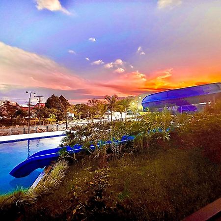 Apartamento Privado Vacacional A 5M Del Aeropuerto, 20 Minutos Del Parque Del Cafe Y Centro De Armenia Con 4 Piscinas, 3 Jacuzzi, Sauna By Molca Xperiences 3H Eksteriør billede